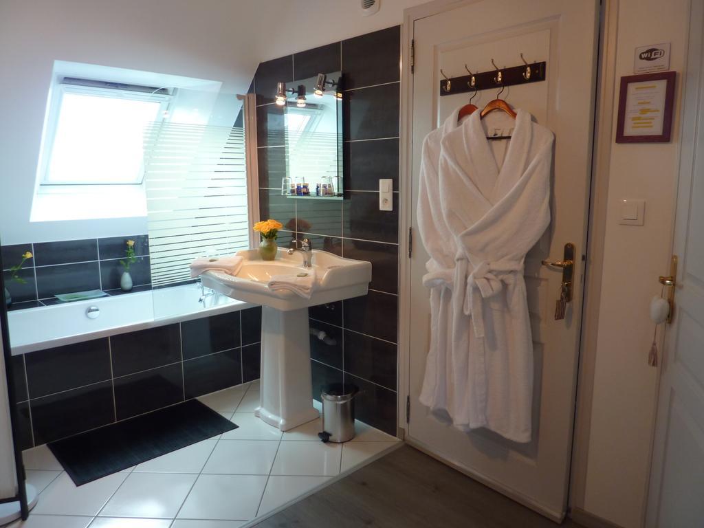 Maison D'Hotes Les Belles De Mai Pontorson Kamer foto